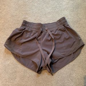 lululemon Hotty Hot Low Rise Short 2.5”